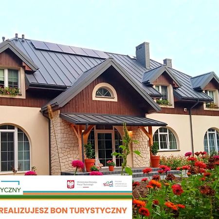 Dworek Akacja Uslugi Hotelarskie ヤノビエツ エクステリア 写真