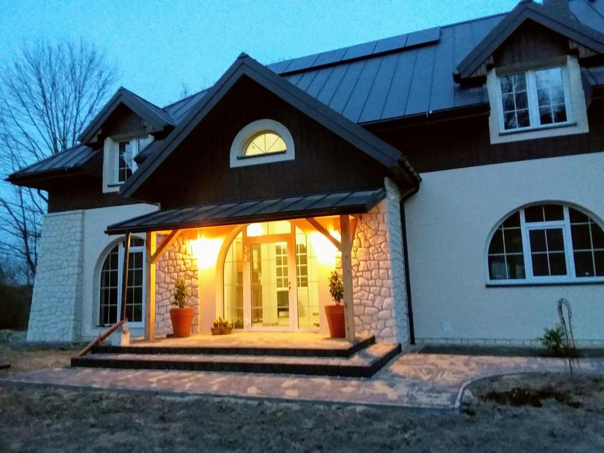 Dworek Akacja Uslugi Hotelarskie ヤノビエツ エクステリア 写真