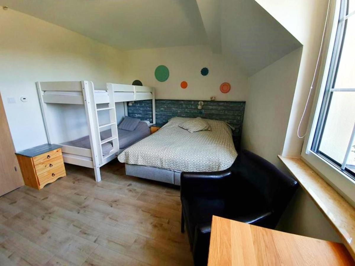 Dworek Akacja Uslugi Hotelarskie ヤノビエツ エクステリア 写真