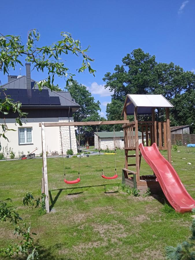 Dworek Akacja Uslugi Hotelarskie ヤノビエツ エクステリア 写真