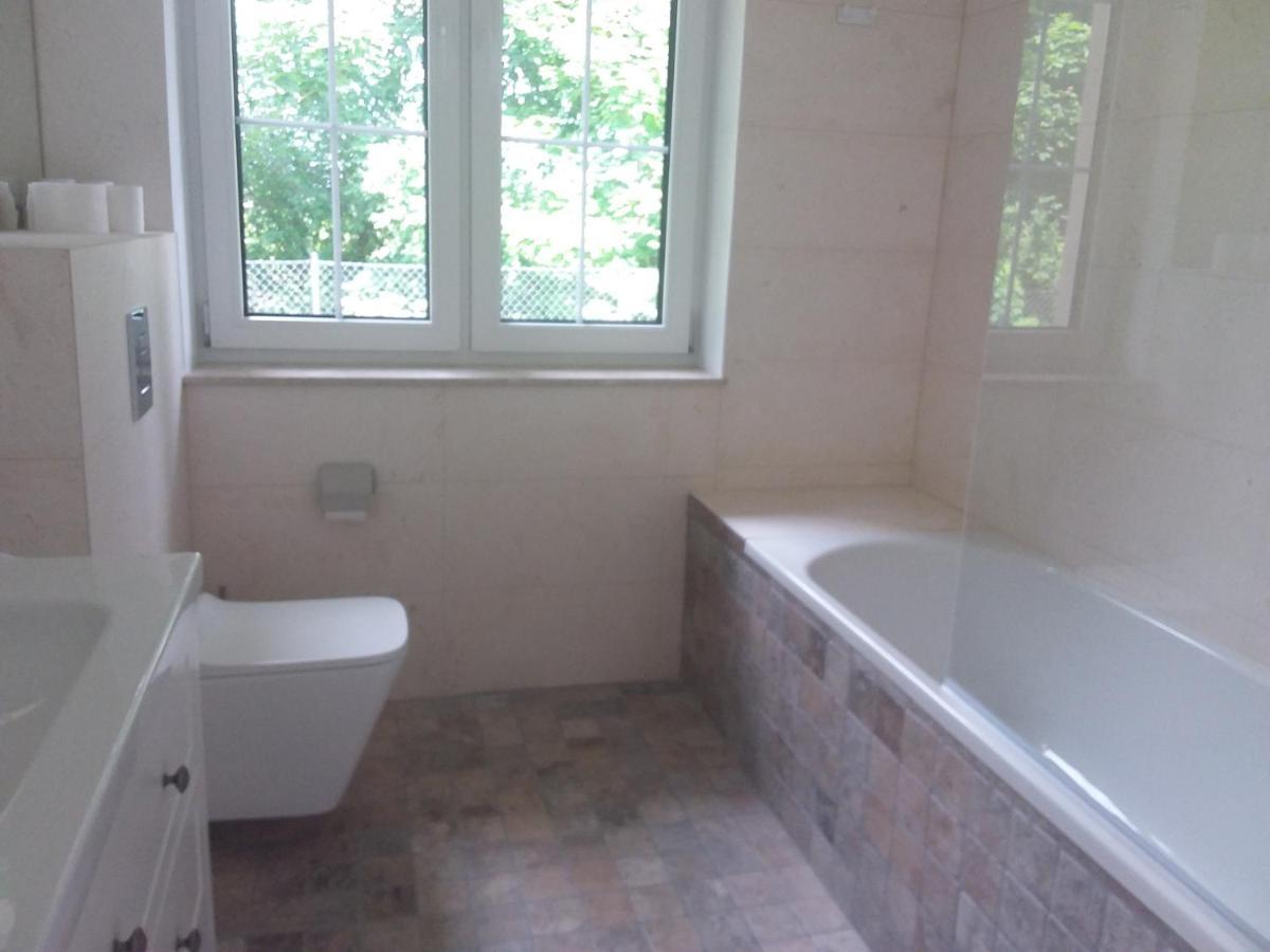 Dworek Akacja Uslugi Hotelarskie ヤノビエツ エクステリア 写真