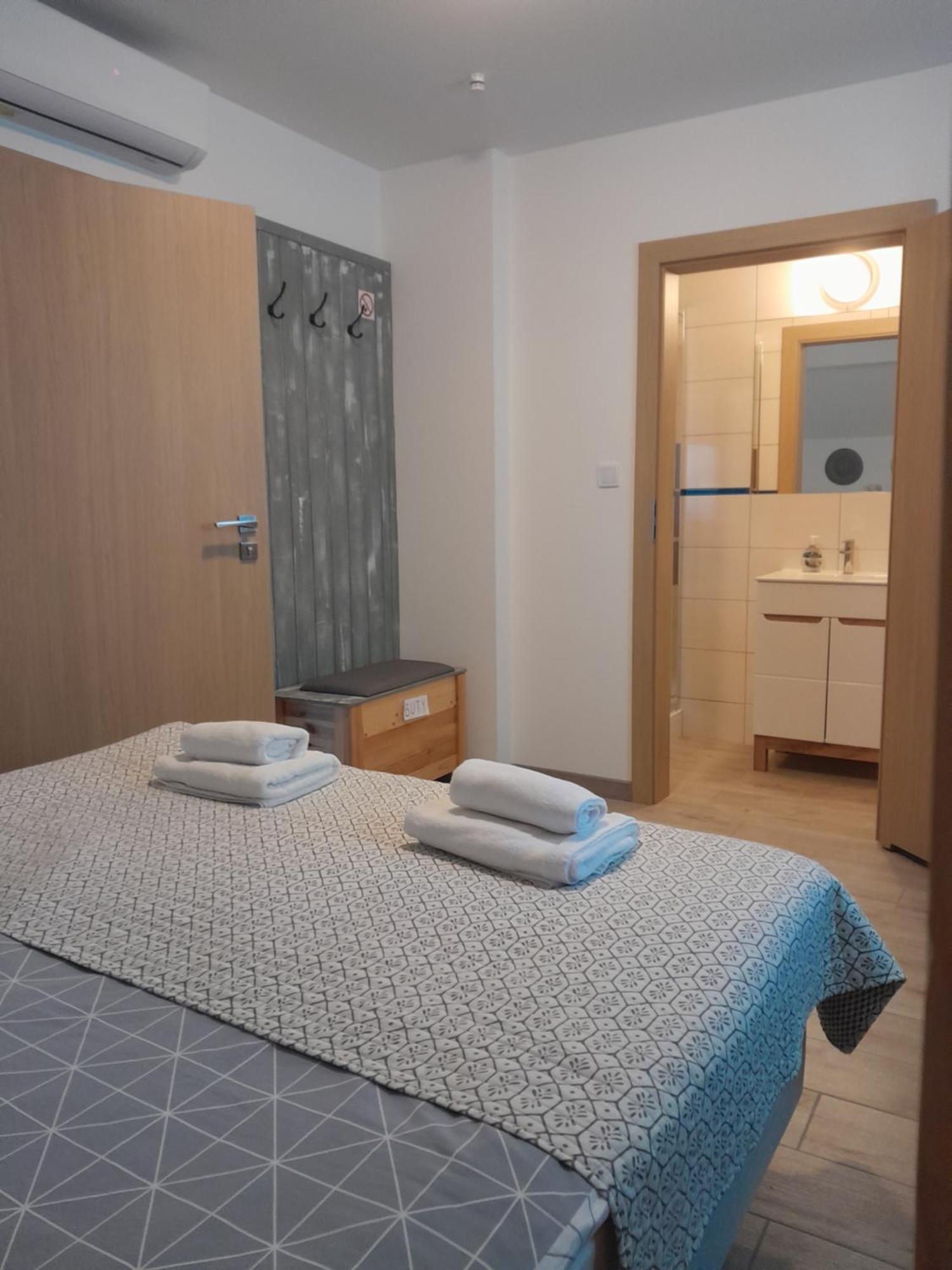 Dworek Akacja Uslugi Hotelarskie ヤノビエツ エクステリア 写真